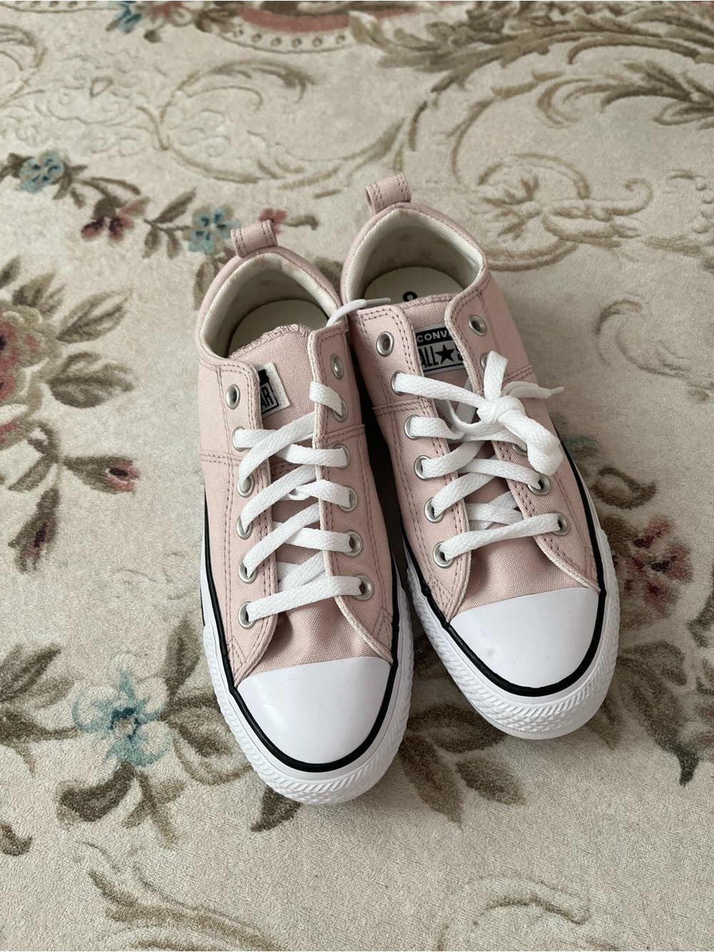 Converse Low Top Sneakers - Pink